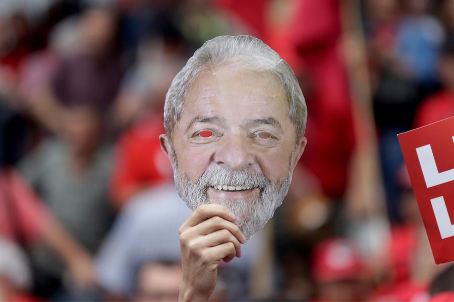 Máscara do ex-presidente Lula