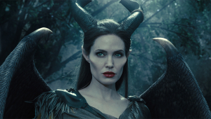 Angelia Jolie interpretou Malévola, icônica vilã de Bela Adormecida