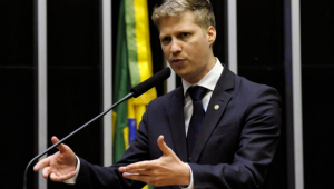 Deputado diz que entrega de cargos na Receita Federal é 'pressão política': 'Prejuízos aos brasileiros'