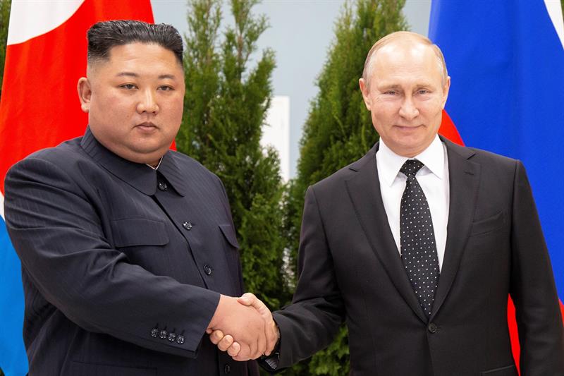 O líder da Coreia do Norte, Kim Jong-un, e o presidente da Rússia, Vladimir Putin, se reuniram, pela primeira vez, nesta quinta-feira (25) na cidade russa de Vladivostk