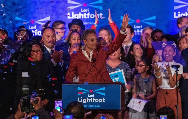 A democrata Lori Lightfoot foi eleita na terça-feira (2) a primeira prefeita negra e homossexual de Chicago