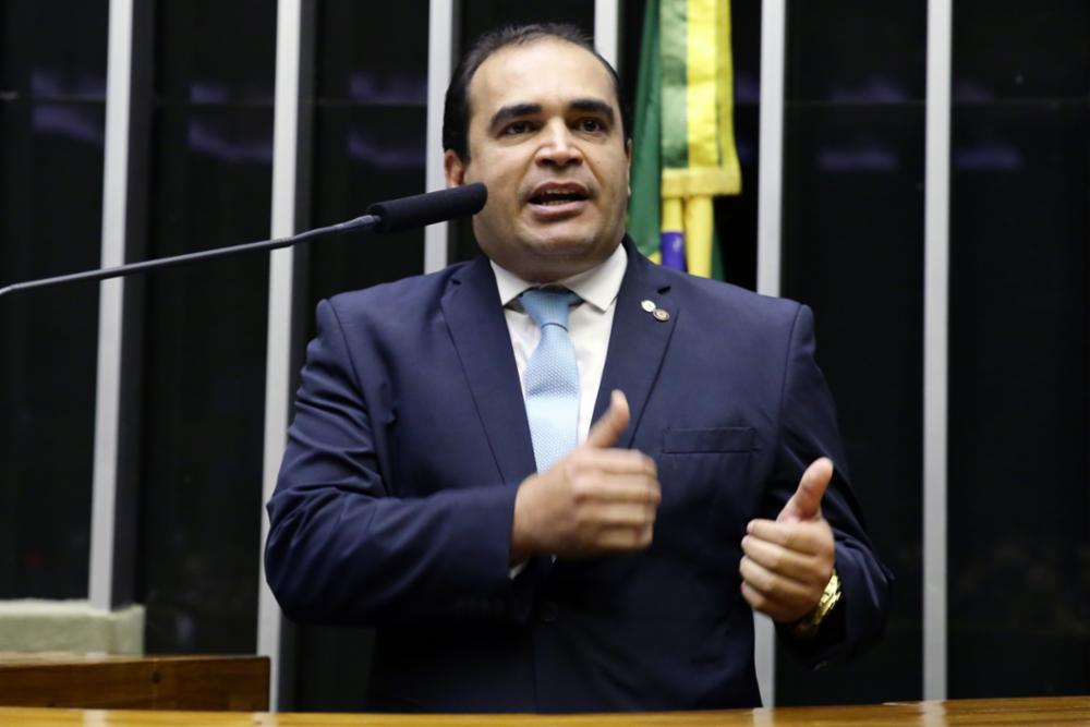 Deputado Marcelo Freitas (PSL-MG) discursa no púlpito da Câmara dos Deputados