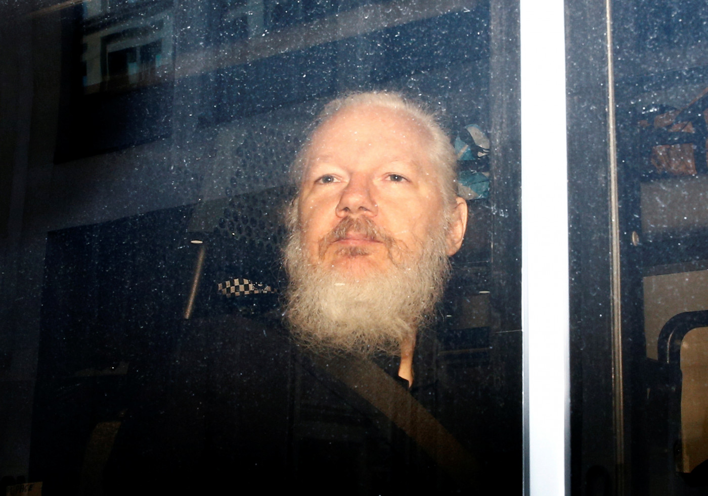 julian assange preso
