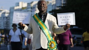 Ato em apoio ao governo de Jair Bolsonaro ocorrem neste domingo (26) na orla da praia de Copacabana