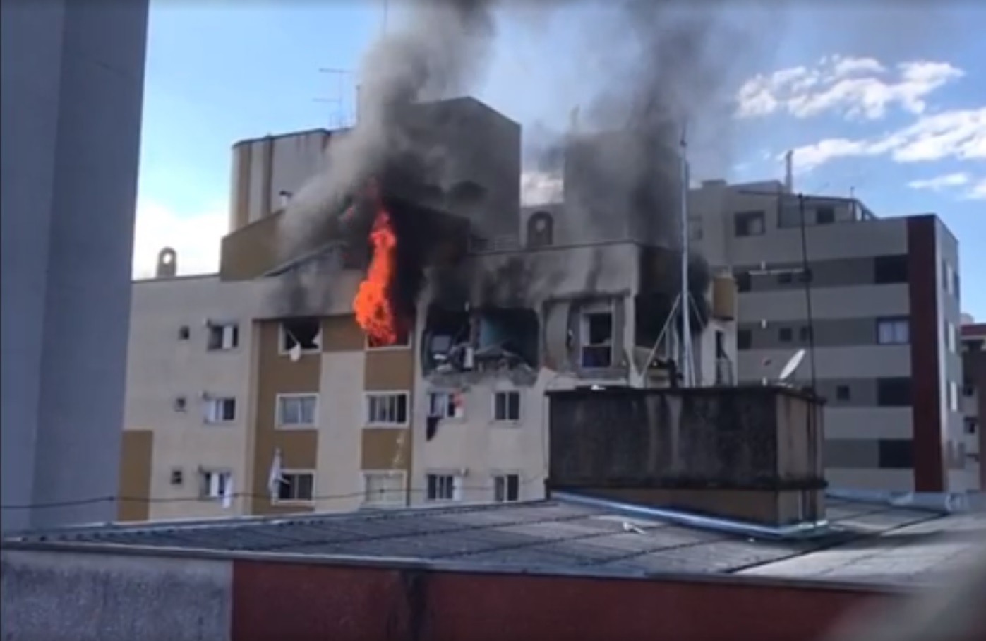 Explosão de fogo e água