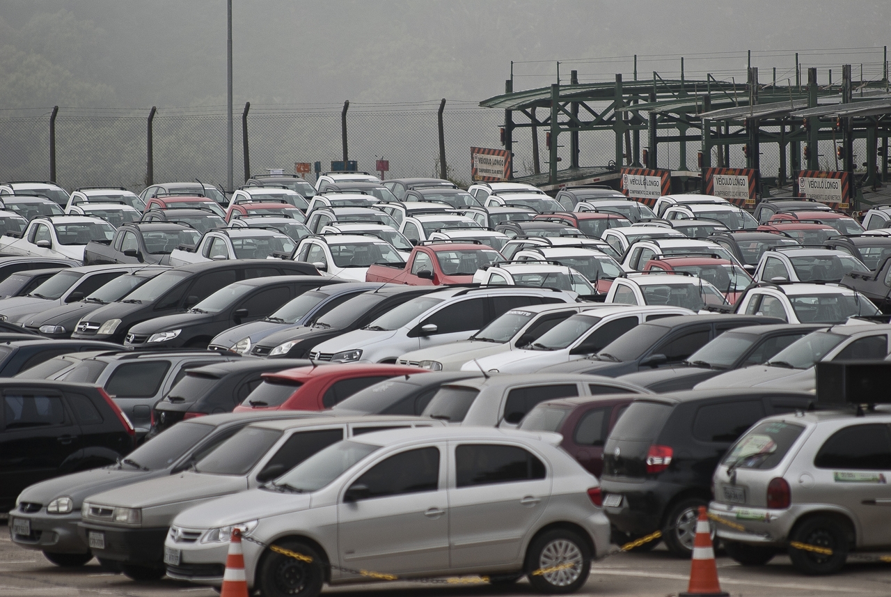 Vendas de automóveis subiram 21,6% em maio, diz Fenabrave
