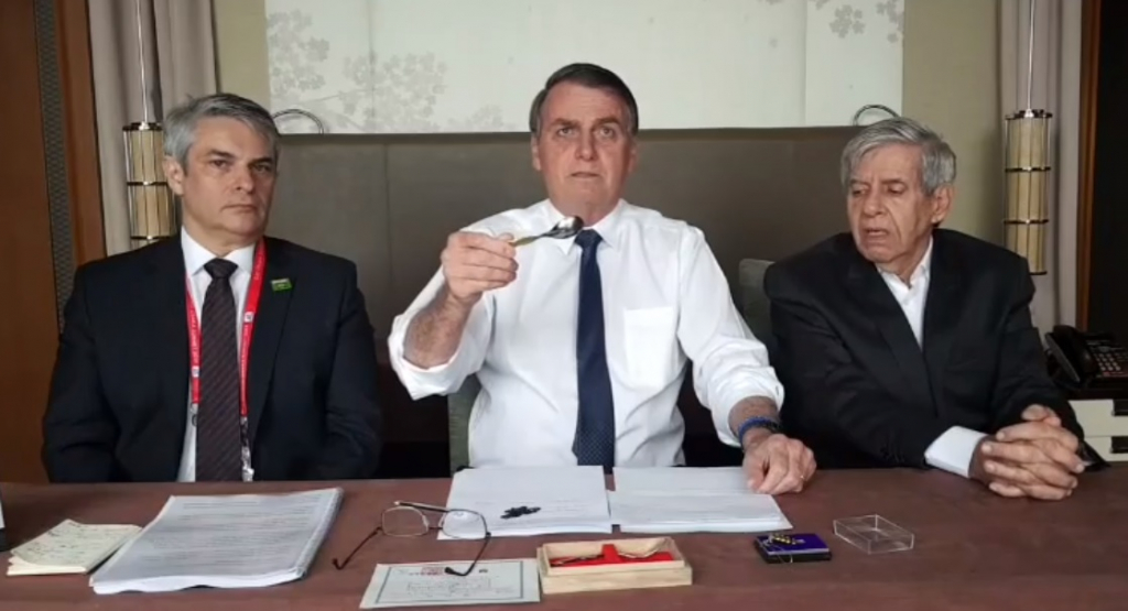 ‘me associar a isso é brincadeira’, diz bolsonaro sobre caso de militar preso – jovem pan