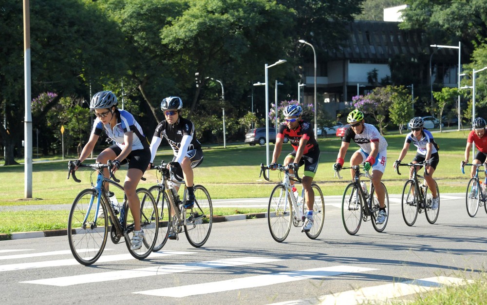 A Universidade de São Paulo adotou novas medidas para restringir a atividade de ciclistas esportivos na Cidade Universitária por causa de reclamações.
