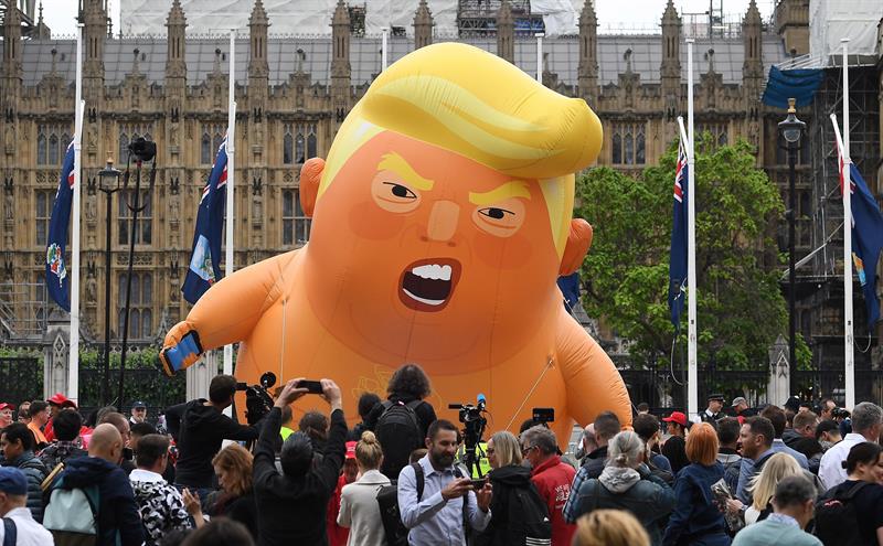 O boneco inflável que representa o presidente dos Estados Unidos, Donald Trump, batizado de 'Baby Trump'
