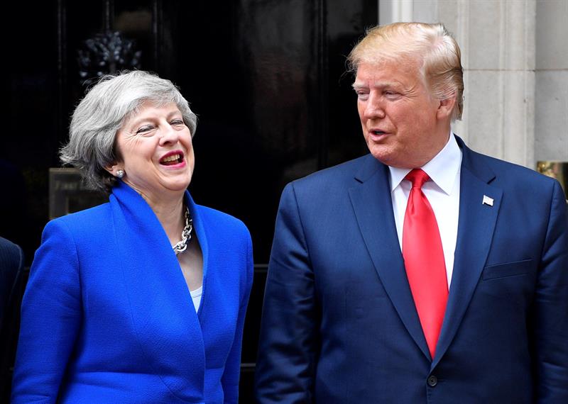 O presidente dos Estados Unidos, Donald Trump, se reuniu nesta terça-feira (4) com a primeira-ministra britância, Theresa May