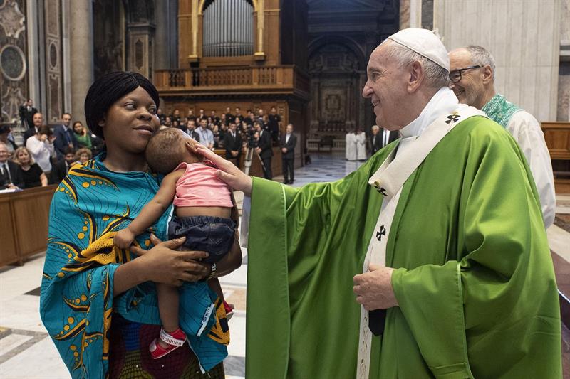 Papa Francisco fala sobre migrantes em missa