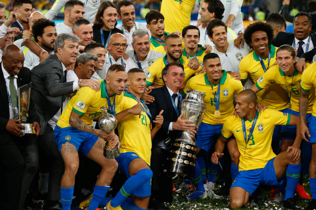 Bolsonaro comemorou com a seleção brasileira o título da Copa América de 2019