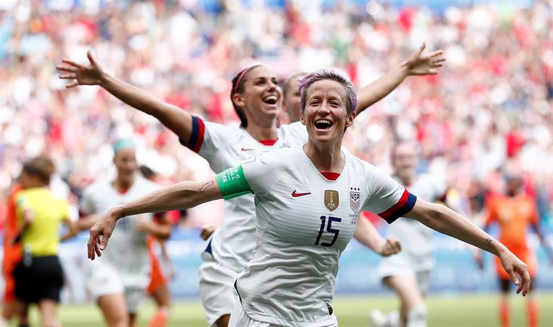 Rapinoe e Morgan comemoram vitória dos EUA na Copa do Mundo feminina