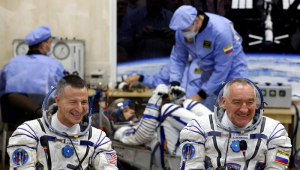 50 anos após chegada do homem à Lua, astronautas embarcam em foguete russo