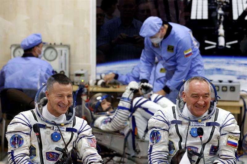 50 anos após chegada do homem à Lua, astronautas embarcam em foguete russo