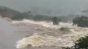 Uma barragem se rompeu em um povoado de Pedro Alexandre, localizada a cerca de 435 quilômetros de Salvador, na manhã desta quinta-feira (11)