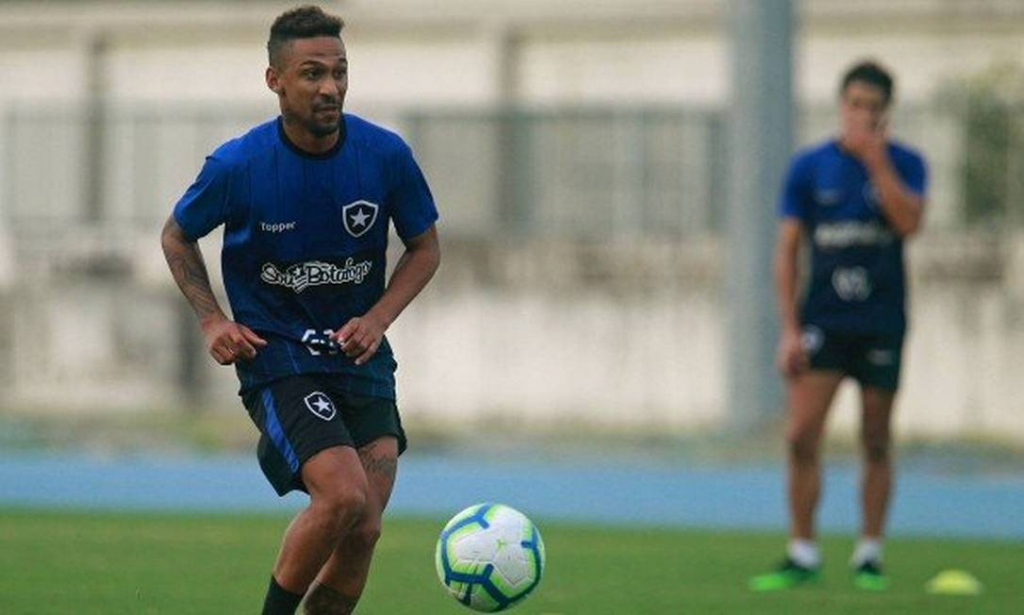 Biro Biro Tem Parada Cardiaca E Desmaia Durante Treino Do Botafogo Jovem Pan