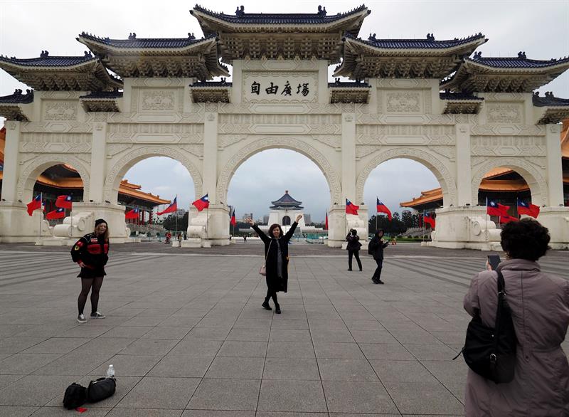 China suspende turismo individual para o Taiwan