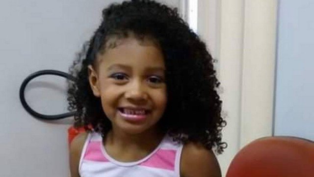 Menina de 8 anos morre após levar tiro dentro de kombi no Complexo do  Alemão Jornal MEIA HORA - Geral