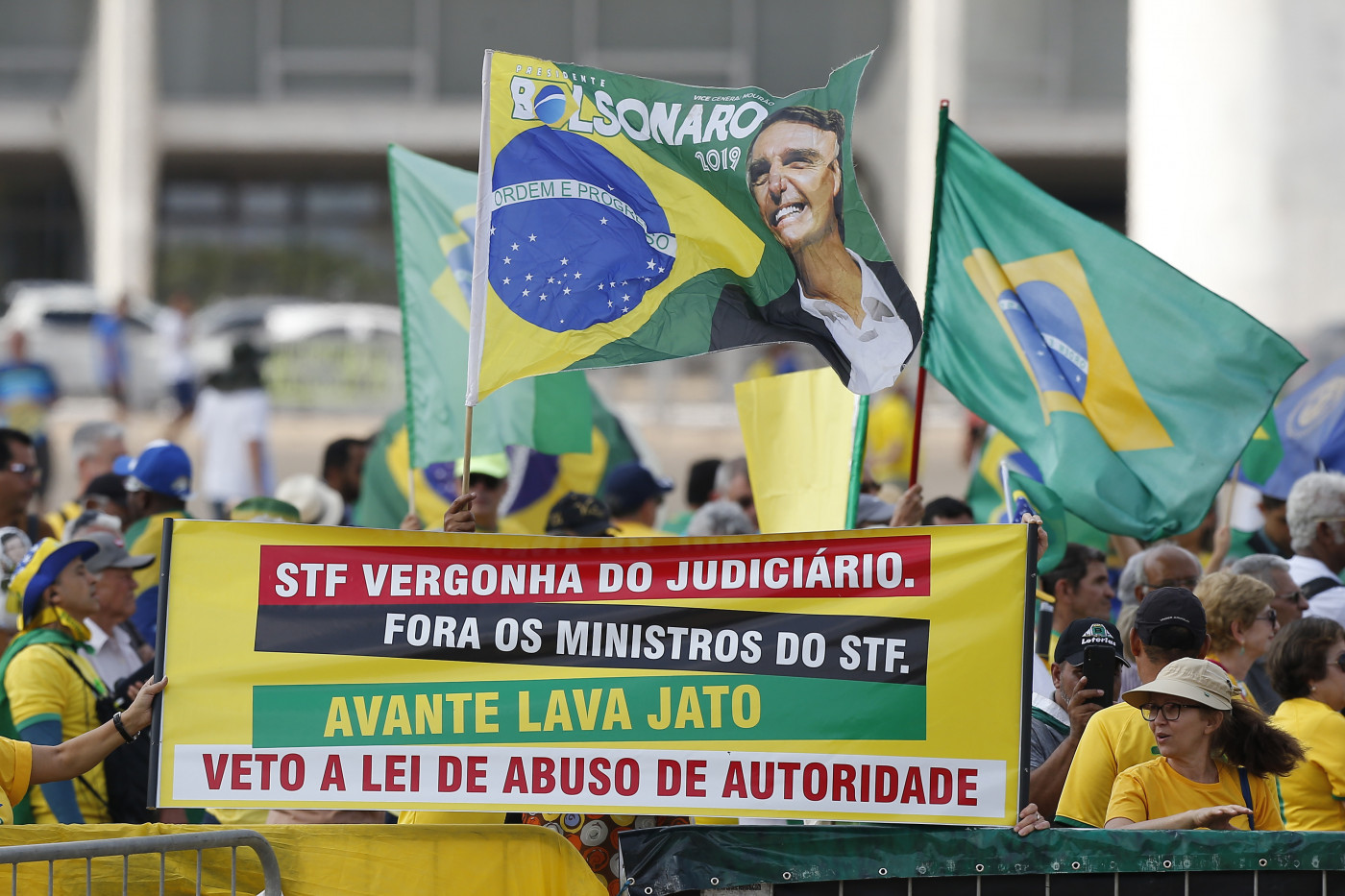 manifestacao-pro-cpi-da-lava-toga-termina-em-confronto