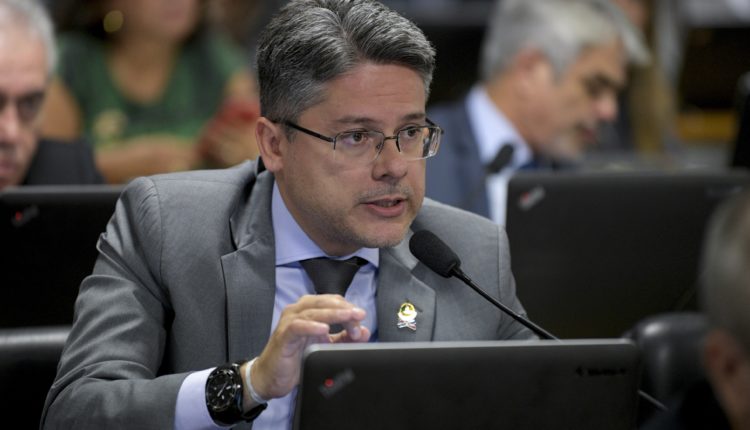 O senador Alessandro Vieira