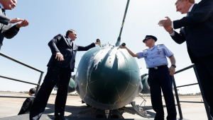 Jair Bolsonaro batiza KC-390 Embraer FAB