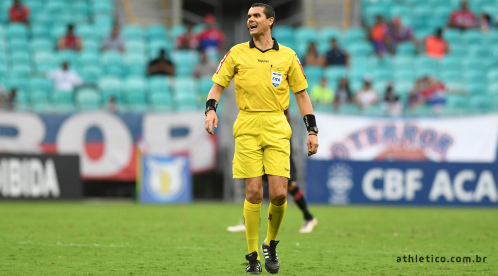Ricardo Marques Ribeiro e outros dois deixam quadro de árbitros da Fifa |  Jovem Pan
