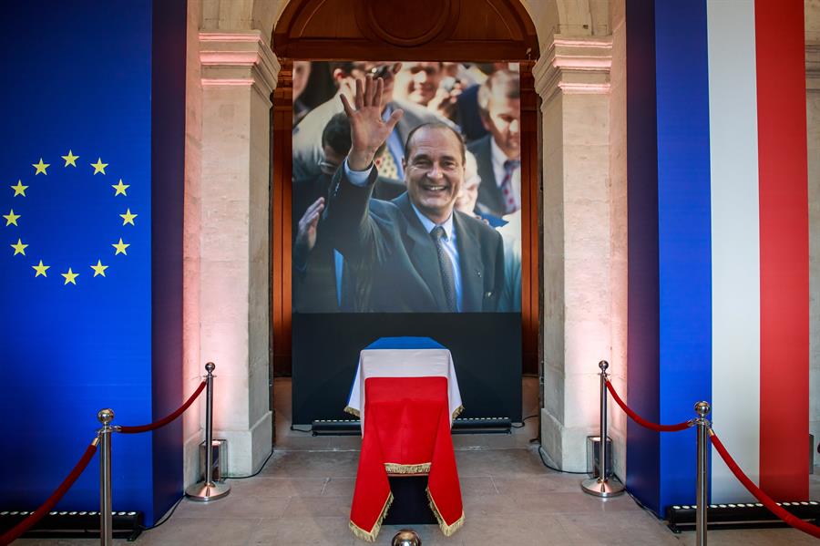 Jacques Chirac é velado em Paris na França