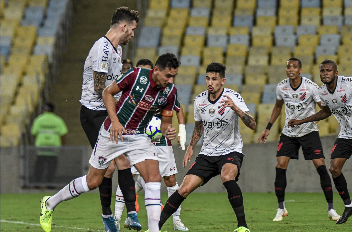 Ganso durante partida do Fluminense contra o Athletico-PR