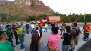 Bombeiros combatem incêndio no Pará