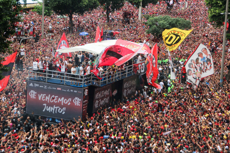 Desfile do Flamengo em 2019, quando o rubro-negro foi campeão da Libertadores pela segunda vez, após vencer o River Plate por 2 a 1