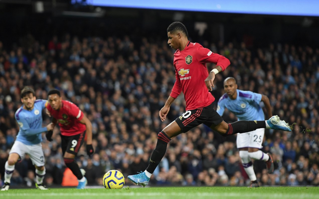 Manchester United vence clássico contra o City e ajuda o rival