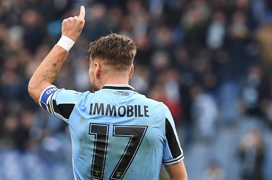 Immobile marca 3 gols Lazio atropela a Sampdoria e amplia