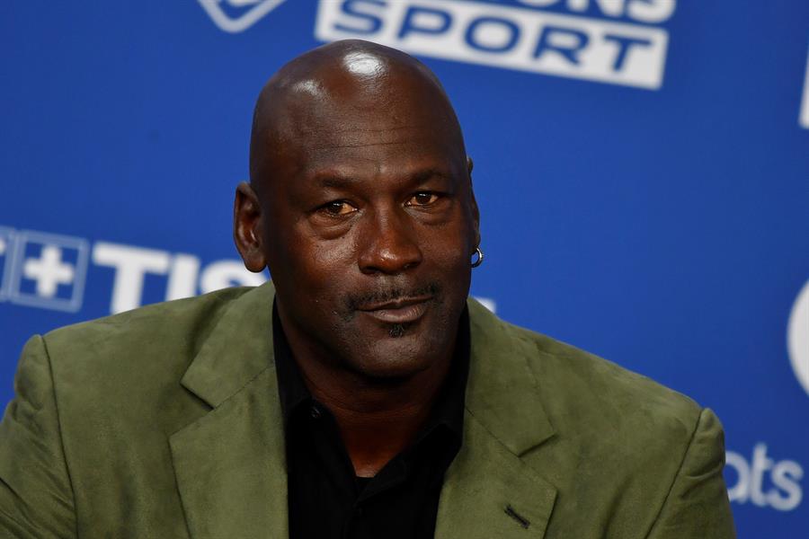 Chocado com morte, Michael Jordan se declara a Kobe Bryant: 'Ele era como o  meu irmão mais novo