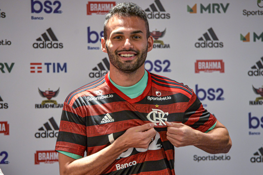 Thiago Maia escolhe música e diz: “Bola passa, jogador, não”