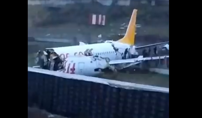 avião parte em três partes na Turquia