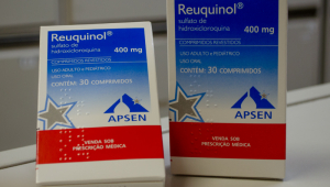 Duas caixas do medicamento com o composto sulfato de hidroxicloroquina