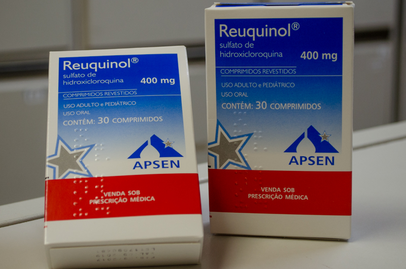 Duas caixas do medicamento com o composto sulfato de hidroxicloroquina