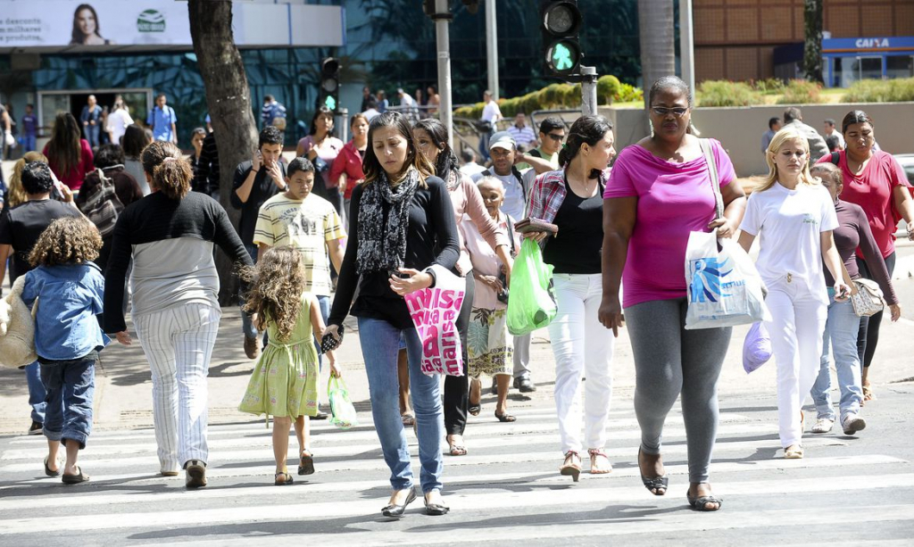 Brasil envelhece cada vez mais rápido e idosos já são 10,9% da população |  Jovem Pan