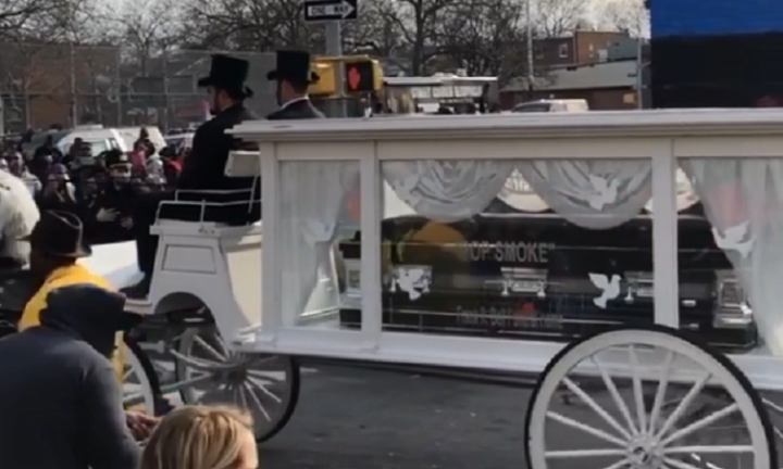Funeral de rapper Pop Smoke tem cortejo com carruagem em NY | Jovem Pan