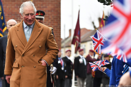 Príncipe Charles testa positivo para o novo coronavírus