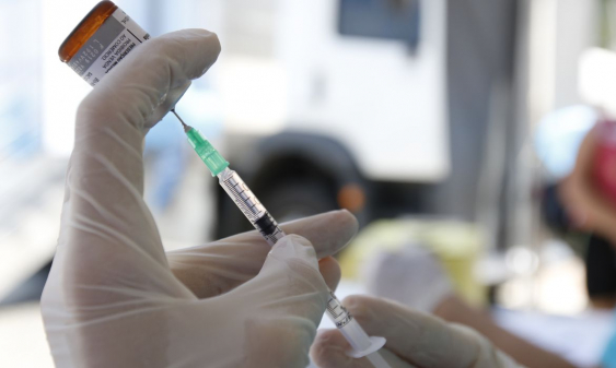 Vacina contra Covid-19 só chegará na segunda metade de 2021, diz diretor do Incor