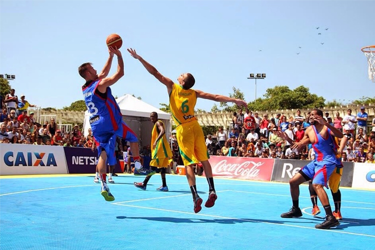 Drible - Pessoas jogando basquete 3x3 no Ibirapuera - Esportes