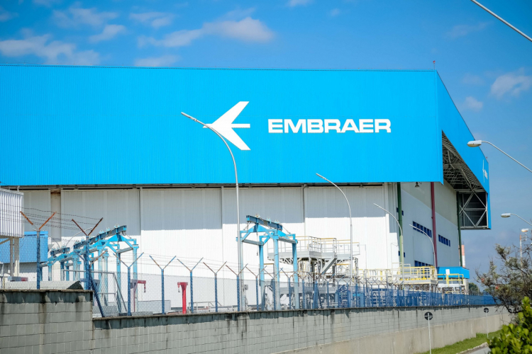 Warren Buffet encomenda 250 jatos executivos da Embraer