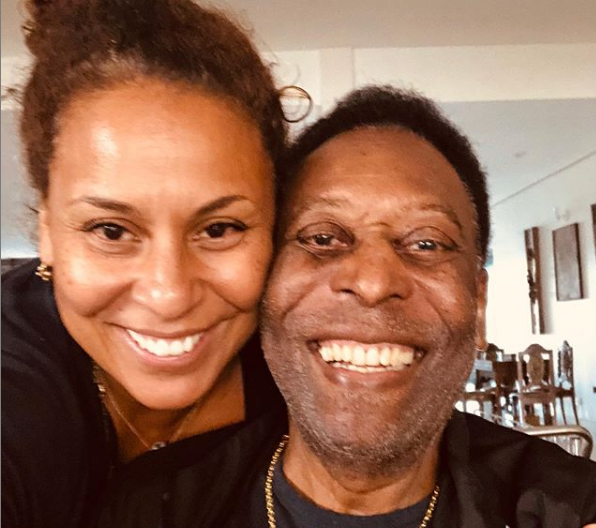 Filha posta foto visitando Pelé no hospital; estado de saúde do Rei é  atualizado - Lance!