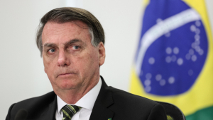 Após críticas, Bolsonaro revoga decreto que permitia ao Exército ter aviões