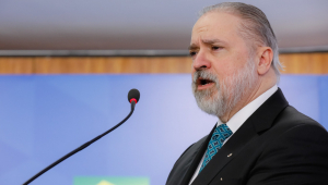 Eduardo Braga apresenta parecer favorável à recondução de Aras à Procuradoria-Geral da República