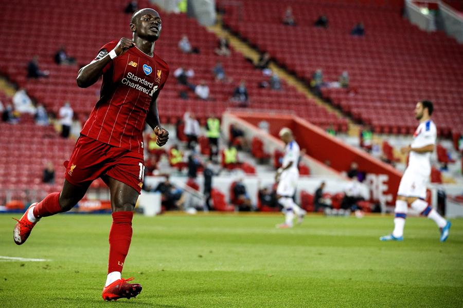 Sadio Mané durante vitória do Liverpool sobre o Crystal Palace