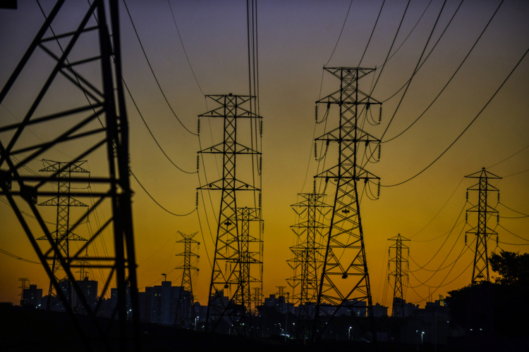 Eletrobras, Energisa e EDP arrematam lotes de leilão de transmissão de energia