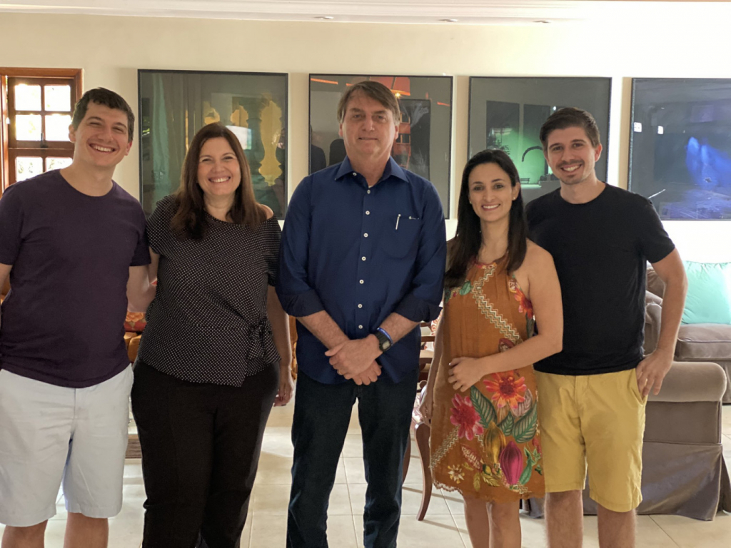 Bolsonaro visita deputada Bia Kicis após retirá-la da vice ...